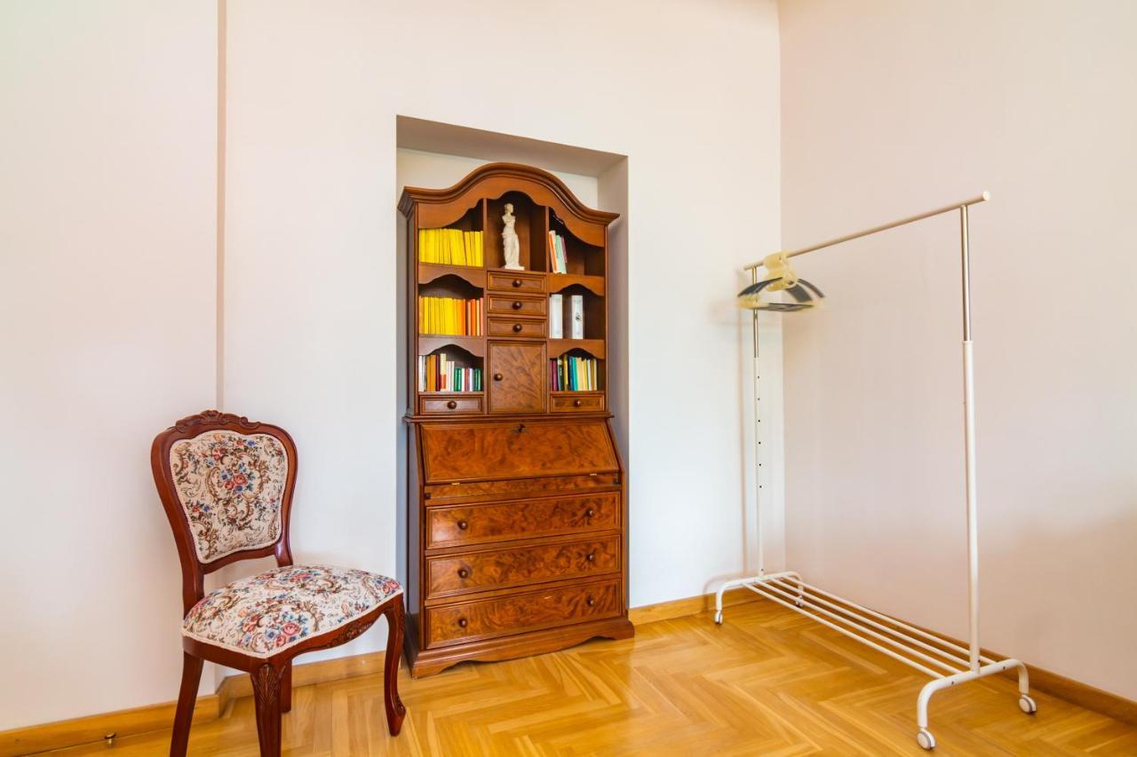 Classic Style Apartment In The Center Of Riga Exterior foto